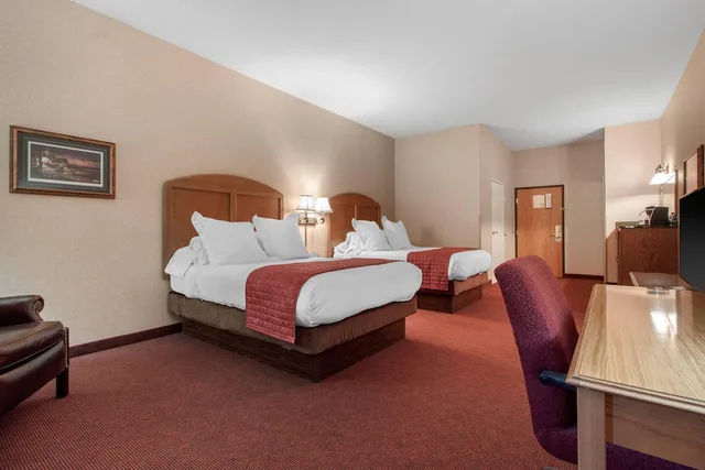 Standard, 2 Queen Beds, Norfolk Lodge Suites Ascend Hotel Collection 1/10