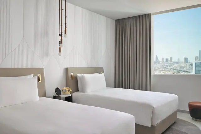 جناح بسرير كينج وسرير فردي بغرفتي نوم في طابق مرتفع، Kimpton KAFD Riyadh by IHG 2/5