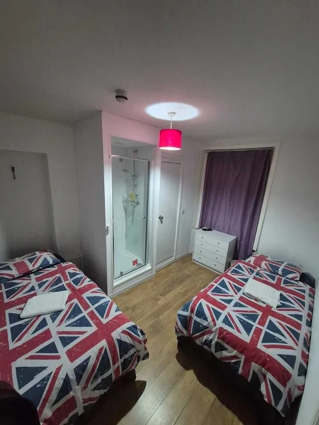 Standard, Twin Beds, Saint James Backpackers 2/10