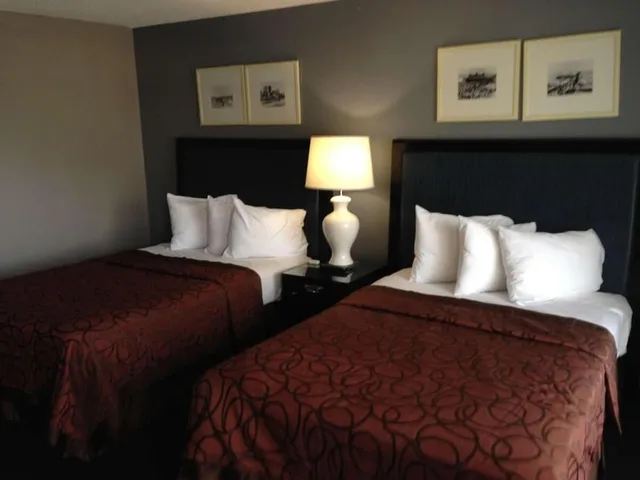 2 Bedrooms, Queen Bed, BEST WESTERN EL RANCHO MOTEL-BEAUMONT 1/1
