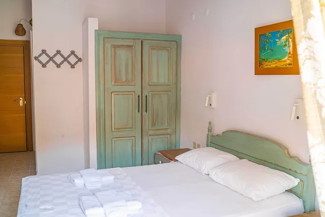 Room, Twin Beds, Beach Front, Partial Sea View، Diplomat Hotel 3/6