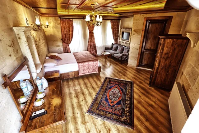 غرفة بسرير كوين بشرفة، Empire Cave Hotel 4/9