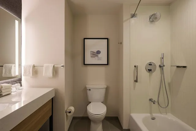 Room, King Bed, Sheraton Grand Sacramento 7/10