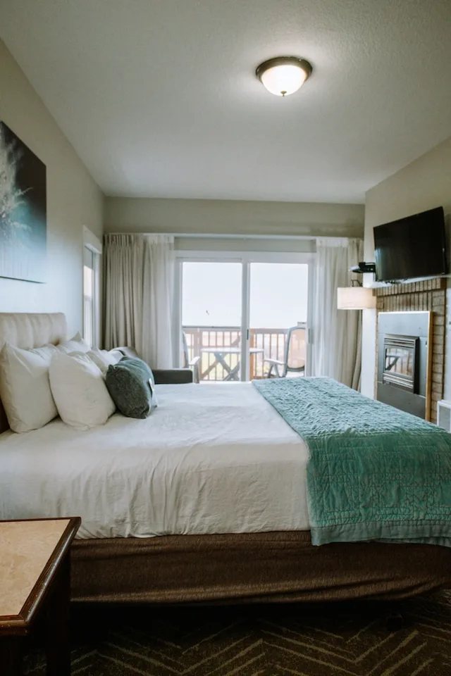 Suite, King Bed, Ocean Front, Sofa, Kitchen، Inn at the Prom 5/8