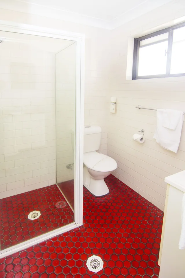 Plus, Deluxe, Single, Single Bed, 1 Queen and 1 Single Bed، CRESCENT MOTEL 5/5