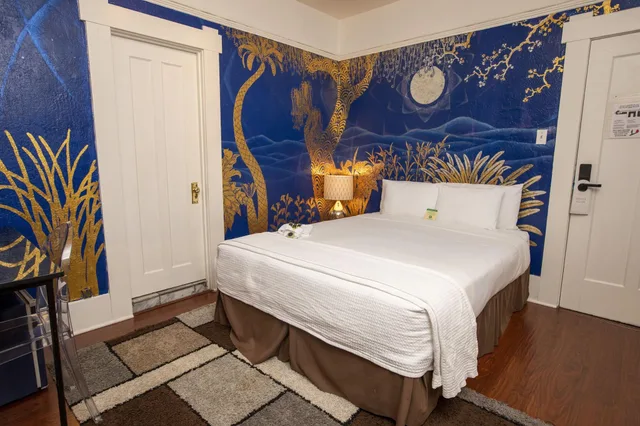 غرفة بسرير كوين، Hotel Des Arts 3/10