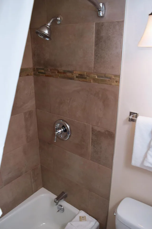 غرفة بسرير كينج بشرفة، Alpine Trail Ridge Inn 9/9