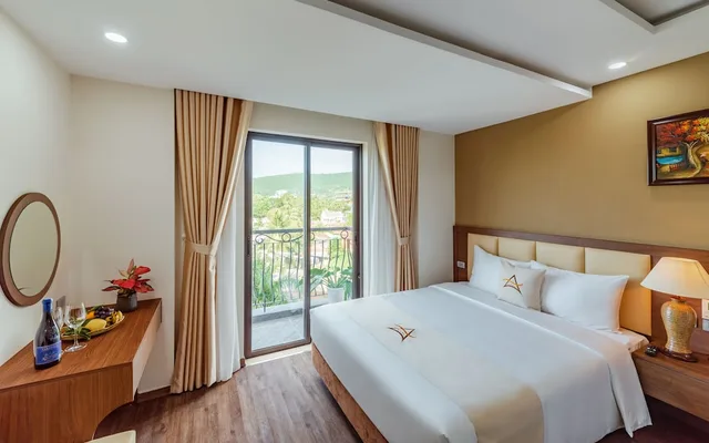 غرفة ديلوكس بسرير كوين وسرير فردي بإطلالة على الحديقة، Aquasun Hotel 1/7