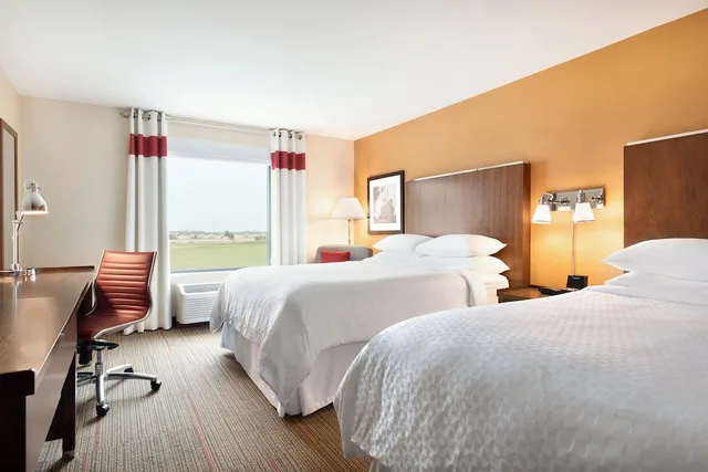 استوديو بسريرين كوين مع أريكة، Four Points by Sheraton Fargo Medical Center 1/3