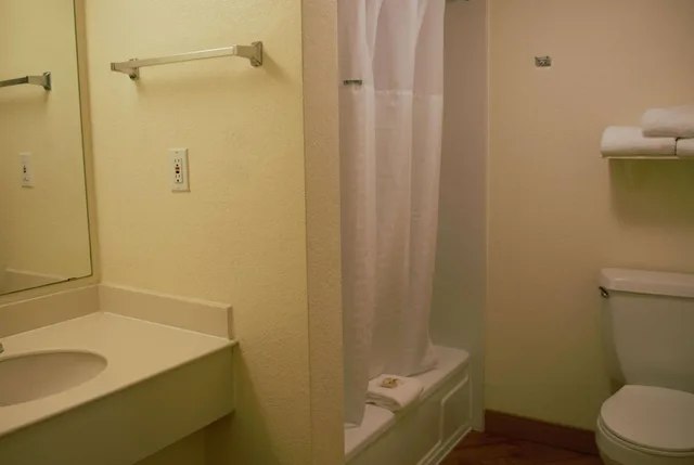 جناح بسرير كينج، La Quinta Inn by Wyndham Austin Capitol / Downtown 4/4