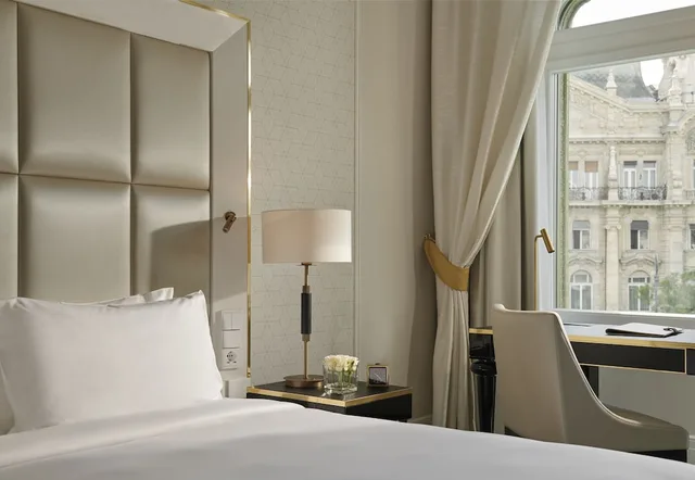 غرفة بريميوم بسرير كينج بإطلالة على المدينة، Parisi Udvar Budapest-Unbound Collection By Hyatt 8/8
