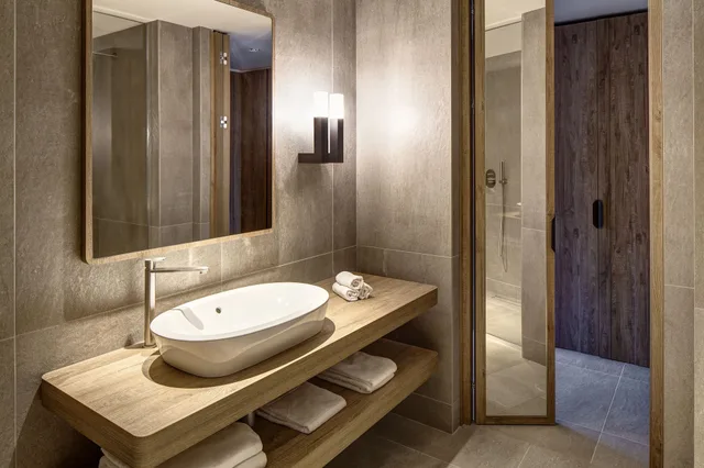 غرفة سوبيريور بسرير مزدوج بشرفة، Grand Hotel Courmayeur Mont Blanc 5/7