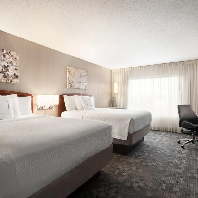 غرفة بسرير كوين بشرفة، Courtyard Chicago Bloomingdale 1/2