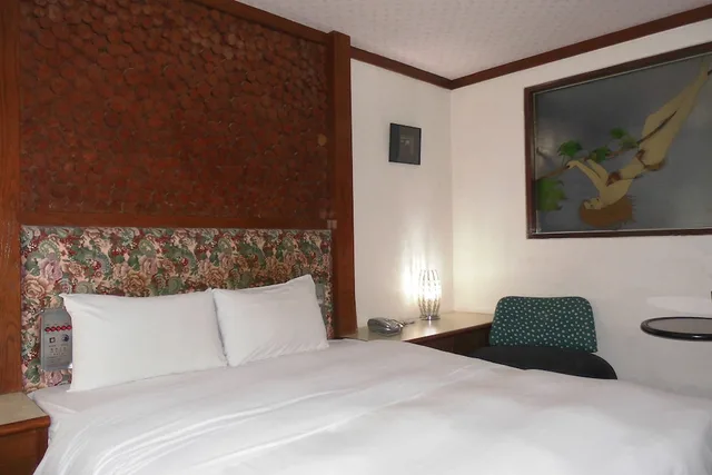Room, Double Bed, Modern Plaza Hotel 7/10
