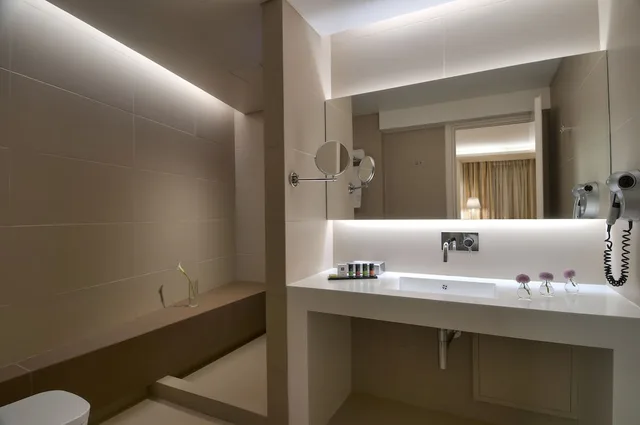 Superior, Queen Bed, O and B Athens Boutique Hotel 6/8