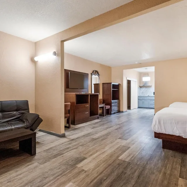 جناح بسرير كوين، Country Inn Sonora 5/9
