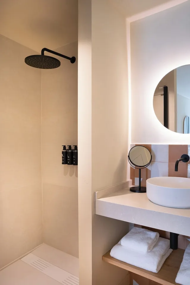 Boutique, Queen Bed، Ocean Drive Sevilla 4/6
