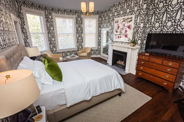 Magnolia, Suite, Queen Bed، Freemason Inn - Bed &amp; Breakfast 1/2