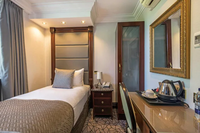 Room, Single, Small, Hyde Park International Hotel 1/10