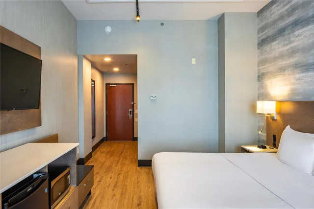 غرفة بسرير كينج لذوي الإعاقة، Quality Inn Suites Levis 2/4
