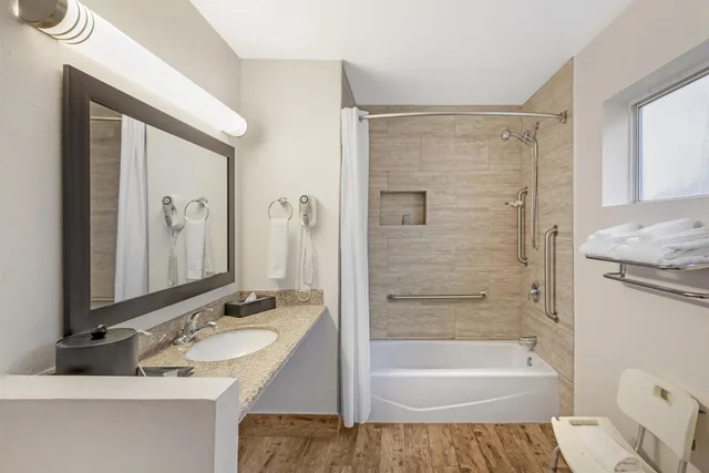 غرفة قياسية بسرير كينج لذوي الإعاقة، Best Western Kettleman City Inn & Suites 4/4