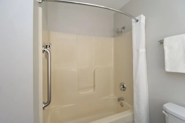 غرفة قياسية بسرير كوين مع أريكة، Holiday Inn Express Hotel Suites Saginaw 2/2