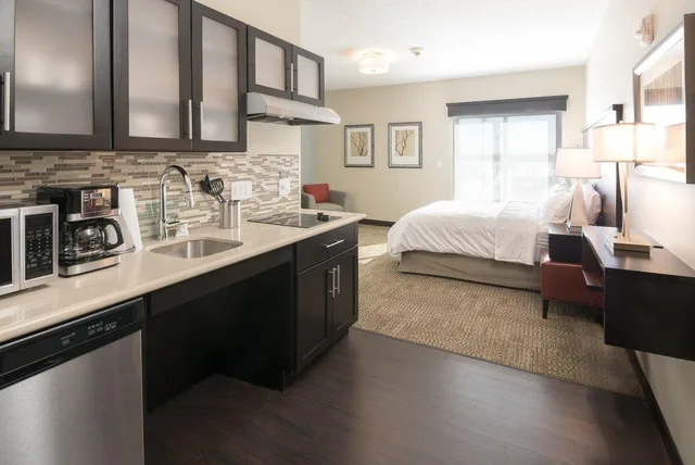 جناح بغرفتي نوم بمطبخ، STAYBRIDGE SUITES SASKATOON - UNIVERSITY 7/7