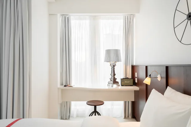 Ruby، Ruby Lucy Hotel London 2/3