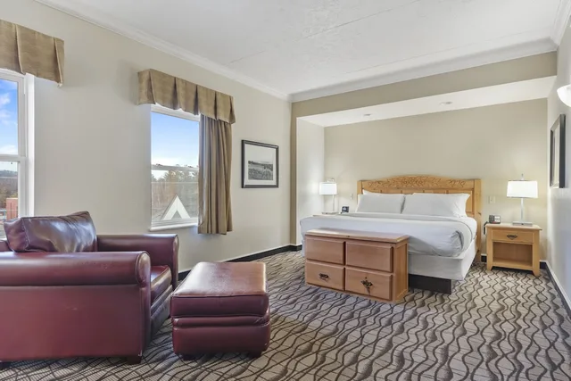 Woods, Suite, King Bed, King and Twin Beds، Cherry Tree Inn & Suites 2/3