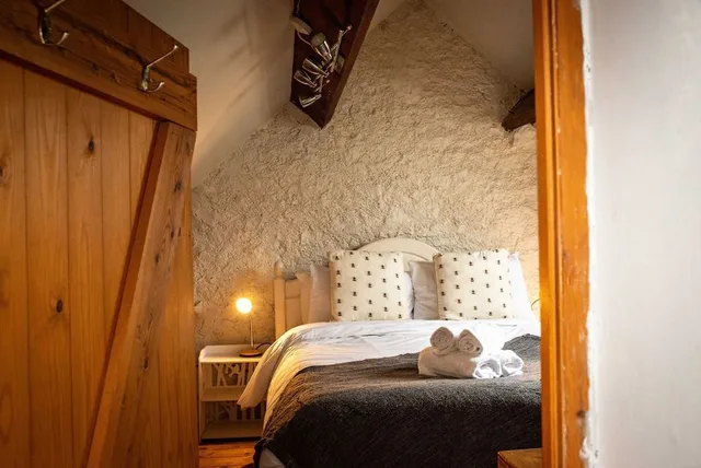 Suite, 1 Double and 3 Single Beds, Courtyard View, Corner، High Paradise Farm 2/3