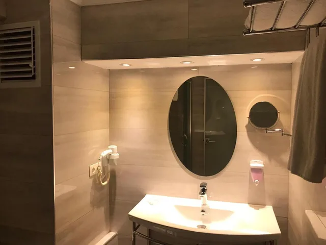 غرفة ثلاثية، Benler Hotel 5/5