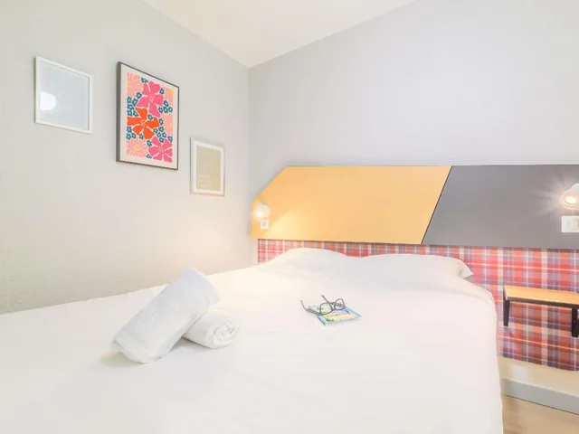 Pop, Double Bed, Garden Side، Greet Hotel Annecy Cran Gevrier 1/9