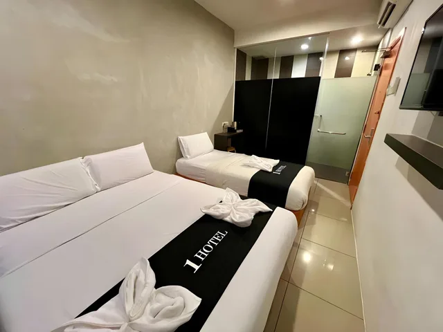 Deluxe, Family, 1 Double and 1 Single Bed, No Window، 1 Hotel Taman Connaught 1/1