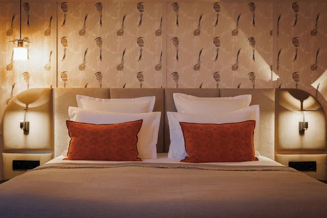 Family Suite, King and Twin Beds, Sofa, Grand Hotel de Courtoisville 3/4