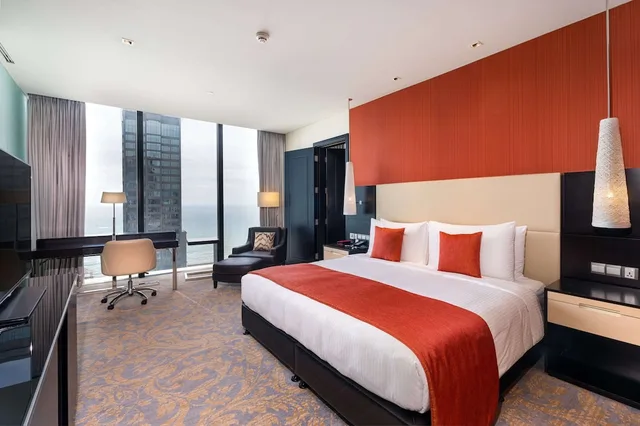 غرفة بريميوم بسرير كينج بإطلالة على البحر، Pullman Colombo City Centre 1/3