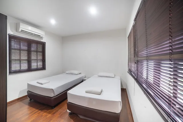 3 Bedrooms, Chalet, 2 Double and Twin Beds، Nongsa Point Marina Resort 7/10