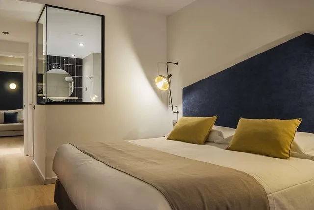 غرفة ثلاثية بسرير مزدوج مع أريكة، Hotel Roc Meler 1/6