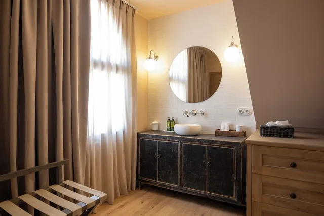 2 Bedrooms, Suite, King and Queen Bed, Sea View, Sofa, with Pool، La Bastide D Antoine 7/7