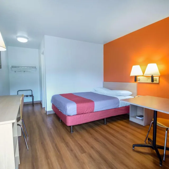 غرفة بسرير كوين لغير المدخنين، Motel6 Kelso, WA - Mt. St. Helens 7/10