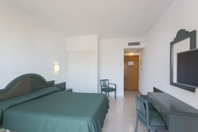 Standard, Twin Beds, with Child Extra Bed, Balcony، Tent Bahia De Palma 4/10