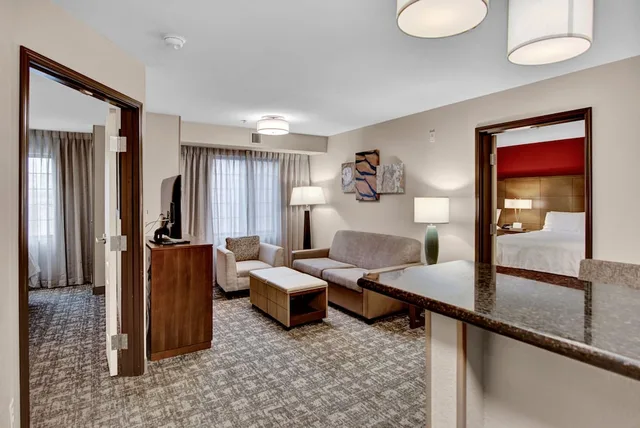 جناح بسرير كينج وسريرين كوين بغرفتي نوم بمطبخ لذوي الإعاقة، Staybridge Suites Salt Lake-West Valley City 4/7