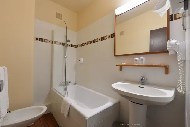 جناح جونيور بسرير كوين، Hotel & Spa Le Maury, The Originals Boutique 6/7