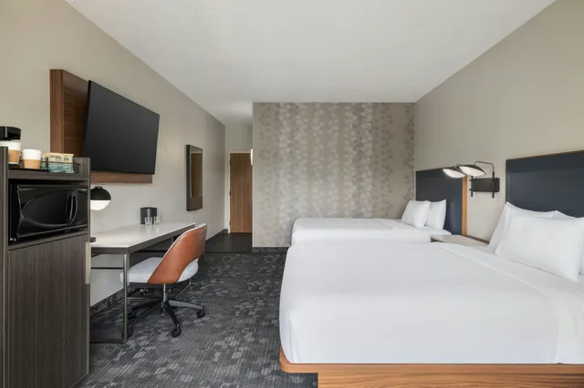Room, 2 Queen Beds, Courtyard Dallas-Fort Worth/Bedford 2/5