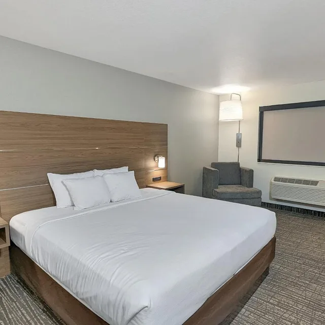 غرفة بسرير كينج، Estherville Hotel Amp Suites 2/10