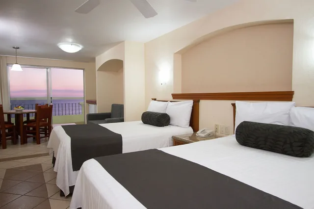 جناح جونيور بسريرين مزدوجين بإطلالة على البحر مع أريكة، Don Pelayo Pacific Beach Hotel 1/4