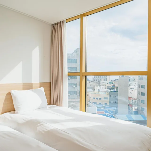غرفة عائلية بسريرين منفصلين بإطلالة على المدينة، Hotel Kenny Seogwipo 2/9