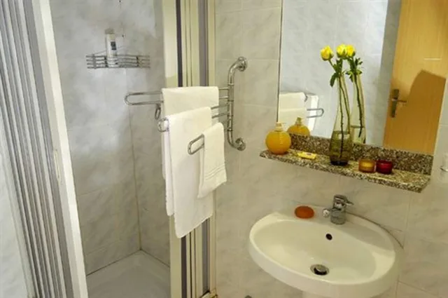 Room, Twin Beds, Hotel 22 Marzo 7/8