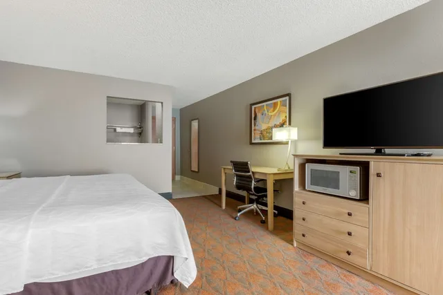غرفة قياسية بسرير كينج، Best Western Pecos Inn 1/7