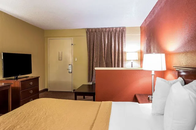 غرفة قياسية بسرير كينج مع أريكة، Quality Inn Gaffney I-85 1/2