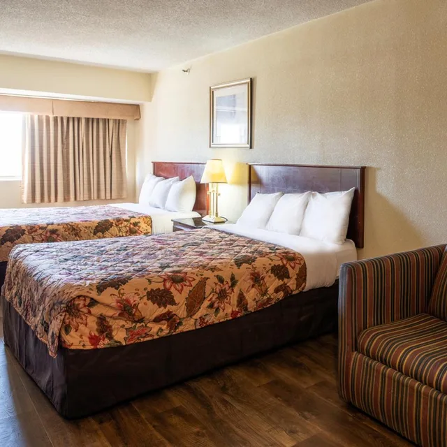 Deluxe, Double Bed, Rodeway Inn 2/8